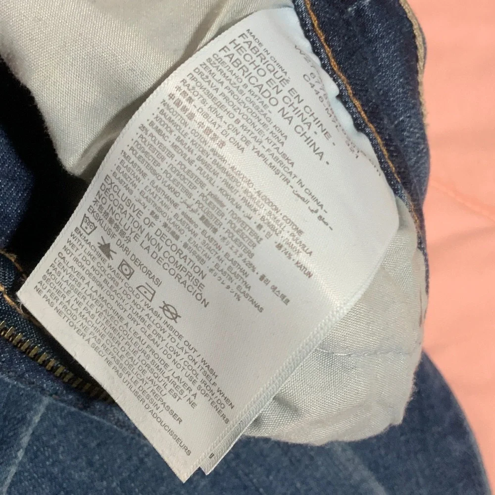 Levi's Women's Blue Skinny Jeans with Signature Back Pocket